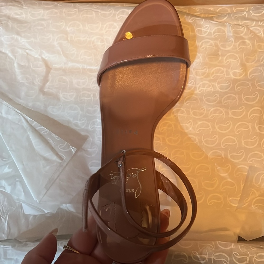 Christian Louboutin condora queen